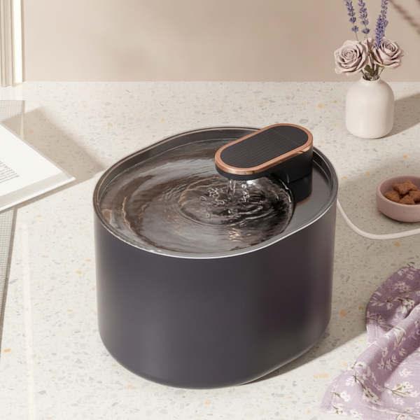 Close-up of a 3L automatic cat water fountain on a kitchen counter, full of circulating water, emphasizing its large capacity
